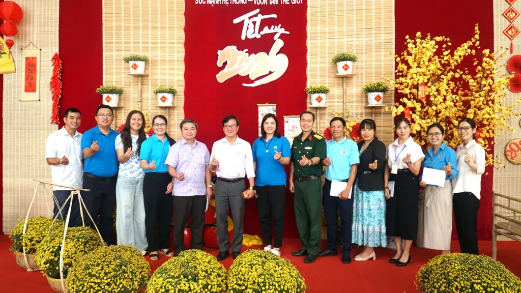 Công đoàn ĐHQG-HCM trao tặng vé tàu cho công đoàn viên, chăm lo Tết Nguyên đán Bính Ngọ 2026